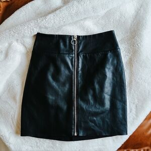 Express Black Faux Leather Zip Front Mini Skirt | Edgy Moto Style (Size 0)